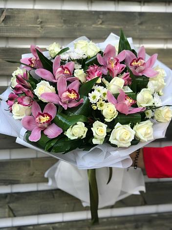 Букет цветов из: Розы и Хризантемы в Опеченском Посаде