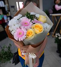 Букет цветов из:  Герберы, Розы и Хризантемы в Опеченском Посаде
